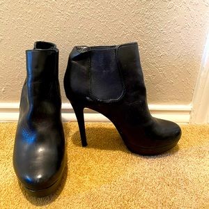 Gianni Bini black leather heeled booties